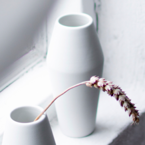 Ygg&Lyng Dia Vase Midi – Melke hvit